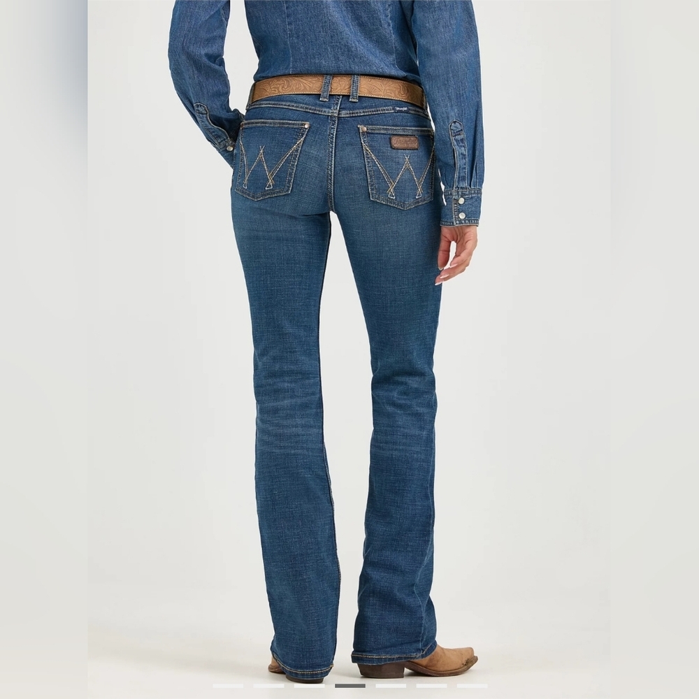 Women's Wrangler Retro Mae Mid Rise Bootcut Jean 29x30 | MS Wash